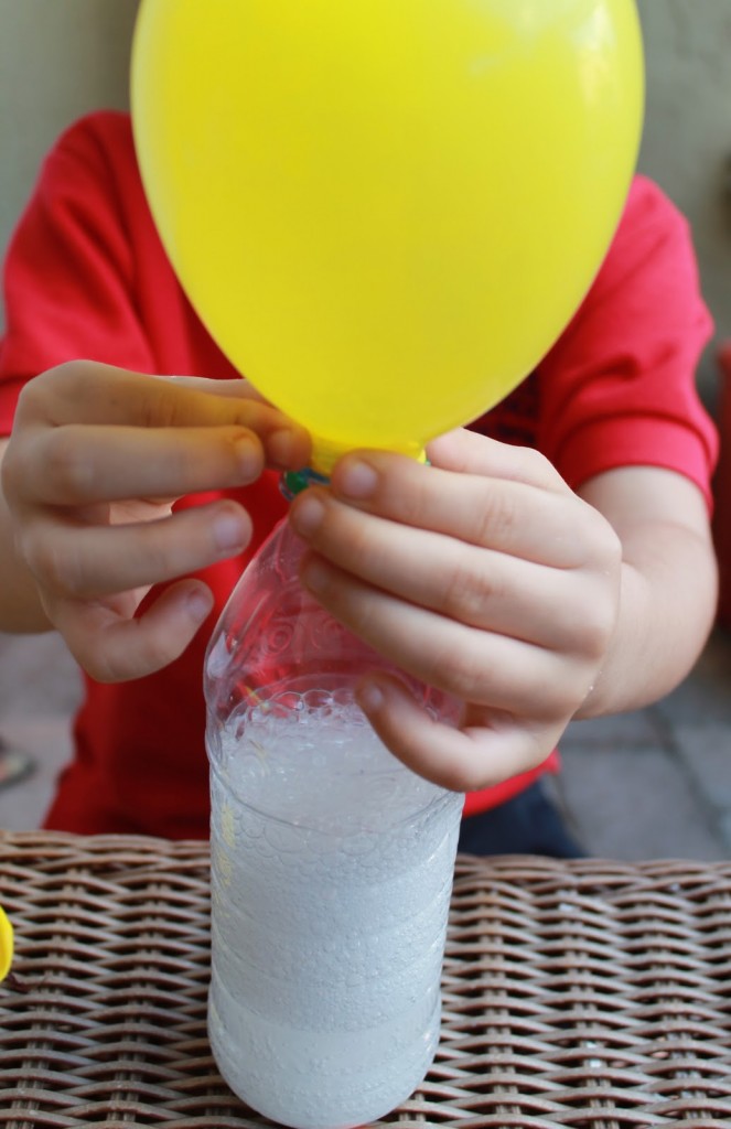 Balloon_Baking_Soda_Vinegar