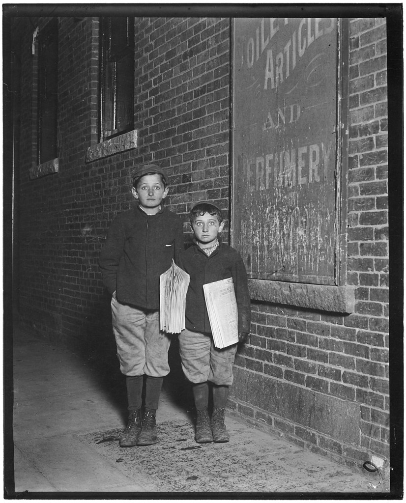 Newsies._Isaac_Solovitch,_12_years_old,_David_Solovitch,_7_years_old._Sell_after_school_until_9-30_or_10_P.M._Earn..._-_NARA_-_523270